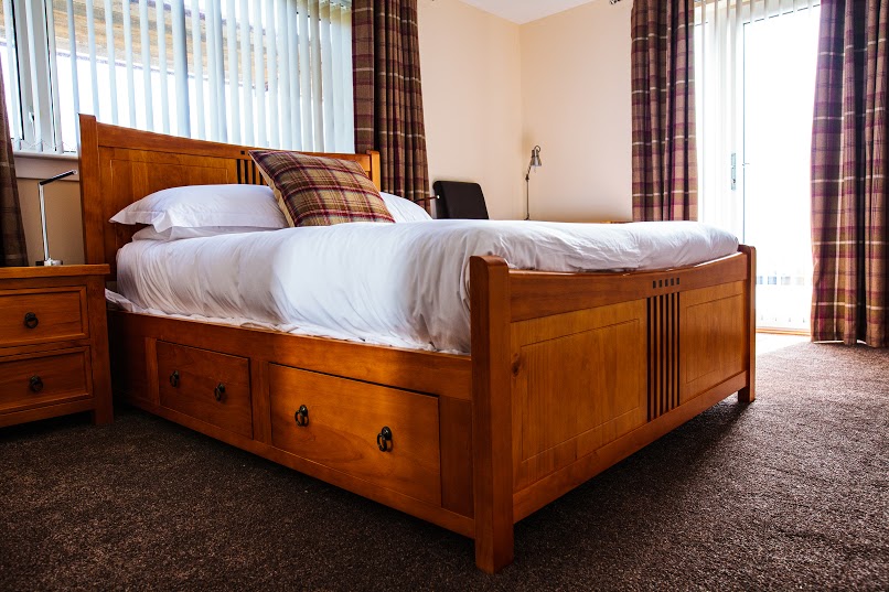 A comfortable bedroom at Hebrides House
